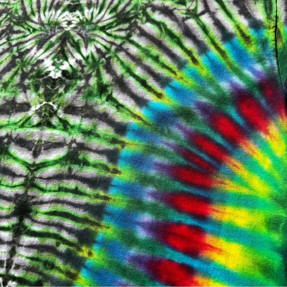 Custom tie-dye tee - Picture 2 of 3